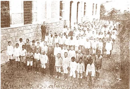 Figura 4 - Alunos da Escola de Aprendizes Artífices de Santa Catarina – 1923  Fonte: Acervo do IF-SC