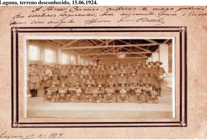 Ilustração  10:  Membros  da  Escola  de  Escoteiros  de  Laguna  (cerca  de  cinqüenta)
