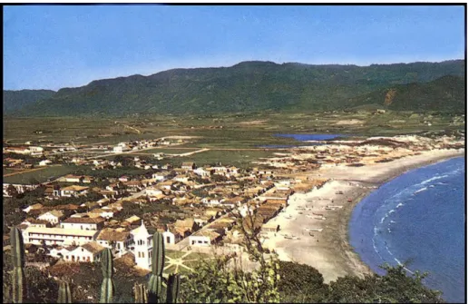 Figura 3 - Vista panorâmica de Garopaba na década de 1970  Fonte: http://ferrugem.org/
