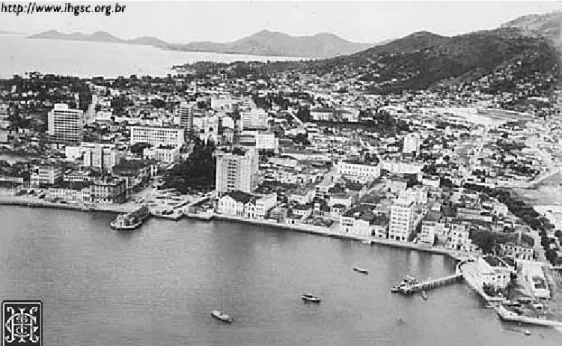 Foto 03 – Centro de Florianópolis antes do aterramento da baía – Década de 1960. 