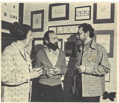 Fig. 2 - Mary Ellen Solt, Décio Pignatari, e Claus Clüver em 1976, na exibição de poesia concreta brasileira na  Galeria Matriz do edifício da União Estudantil