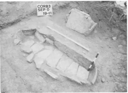 Foto 3 —As sepulturas 0 e 0', depois de completa a escavação.