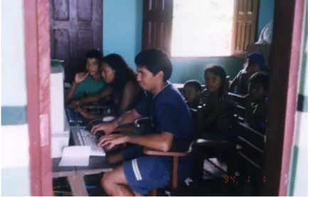 Foto 3: Laboratório de Informática da comunidade de Maguary - Flona Tapajós. GAMA,  Margareth, 2004
