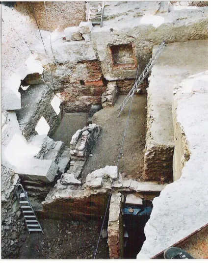 Fig. 8 Área subjacente  à atual receção  do museu em fase de escavação  (campanha arqueológica  de 2001)