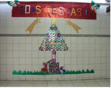Figura 2: Mural com tema festivo registrado na Escola 1. (Fonte: Andrade, 2011) 