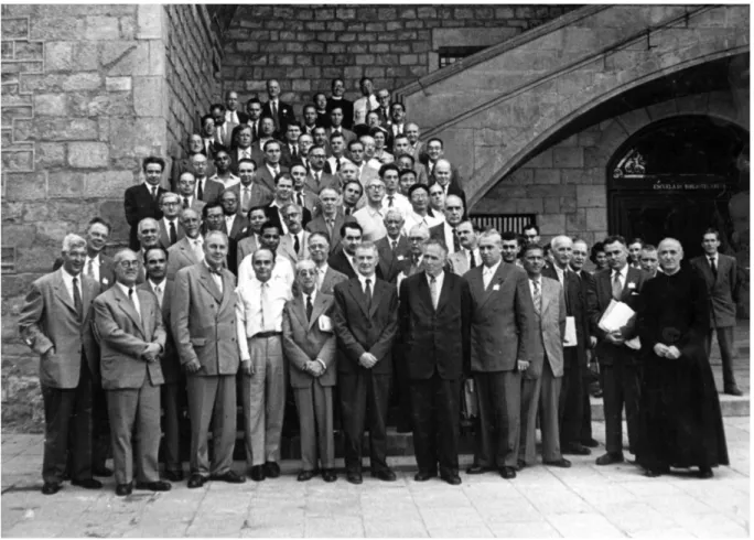 Figure 6. Picture of the participants in the CSAGI meeting in Barcelona. Roma˜n`a wears a cassock and stands on the right end
