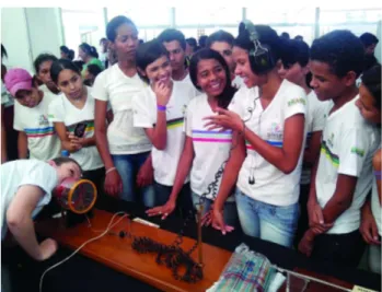 Figura 10: Semin´ario do MINF/UFPA para estudantes da rede p´ ublica de ensino, ministrado durante a Mostra Camillo Vianna de Ciˆencia e Cultura em Paragominas/PA, em 25 de maio de 2012.