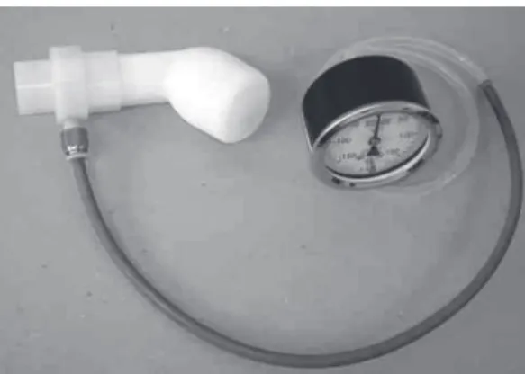 Figure  1  -  Adaptation  to  allow  the  vacuum  manometer and the Flutter VRP1 ®  to be connected in  order  to  measure  and  record  expiratory  pressures  at  each exhalation.