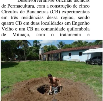 Figura  3.  Escavação  do  círculo  de  bananeiras  em  Engenho  Velho,  para  o  tratamento  das  águas cinzas domiciliares