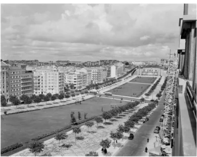 FIGURA 10 – Alameda D. Afonso Henriques, anos 50   (Fotografia: Estúdio Horácio de Novais, Biblioteca de Arte da F.C.G.)