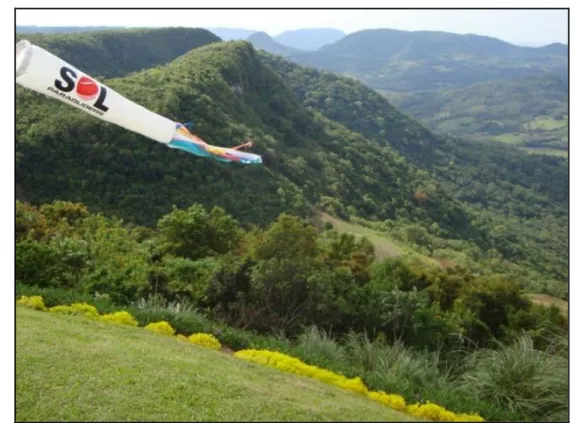 Figura 6: Relevo escarpado típico do Rebordo do Planalto, na pista de salto de paraglide, em Agudo