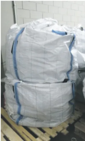 Figura 6 – Embalagens Big Bags em armazenamento temporário  sobre paletes no depósito de resíduos contaminados (inseticida).