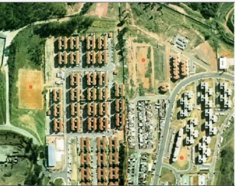Fig. 1 - Campos de futebol entre os conjuntos habitacionais do Jaraguá. 