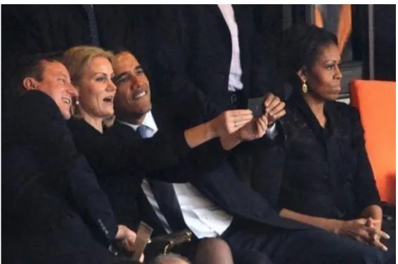 Figura 2: Selfie de Barack Obama, David Cameron e a primeira-ministra da Dinamarca,   Helle Thorning Schmidt, durante a cerimônia em homenagem a Nelson Mandela