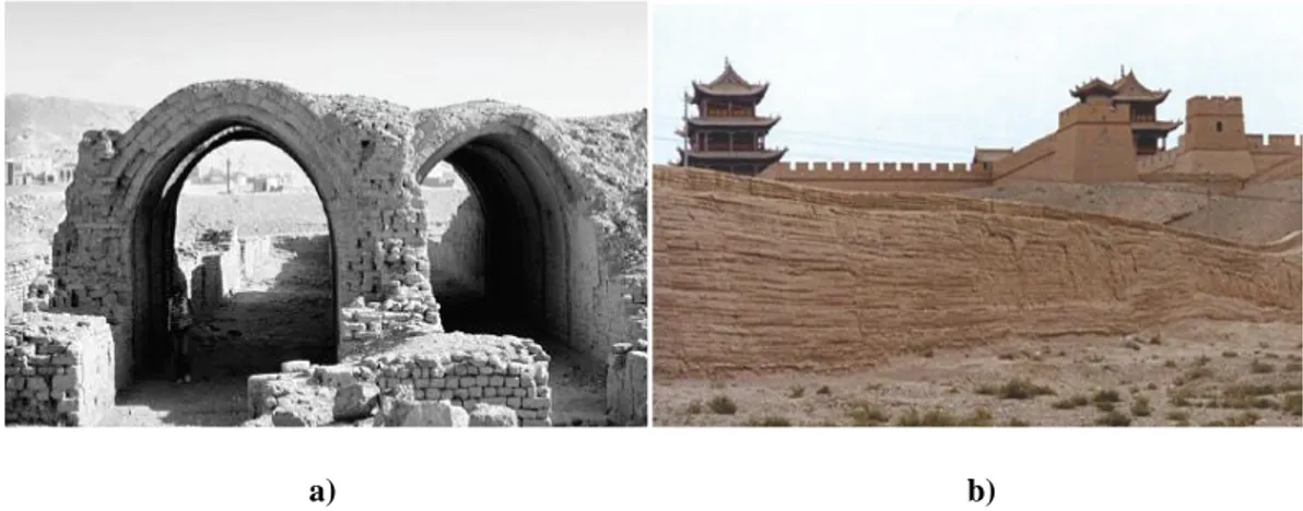 Figura 2. 2: Exemplos de antigas construções em terra: a) Templo de Ramsés, Gourna, Egipto  (Minke 2006); b) Utilização de taipa na Grande Muralha da China (Jaquin, 2008)