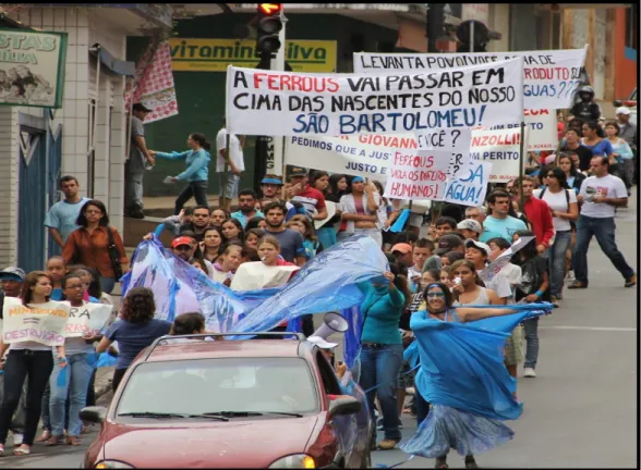 FIGURA 1 - Manifestação realizada em 26 de maio de 2012,  intitulada &#34;Campanha Pelas Águas de Viçosa e Contra  o Mineroduto&#34;