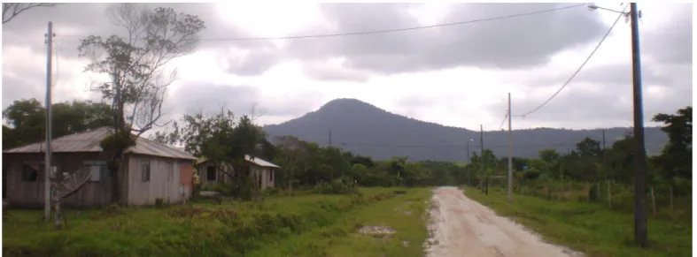 FIGURA 9 – O Morro do Bico Torto é um geossímbolo cultural para a paisagem de Guaraqueçaba