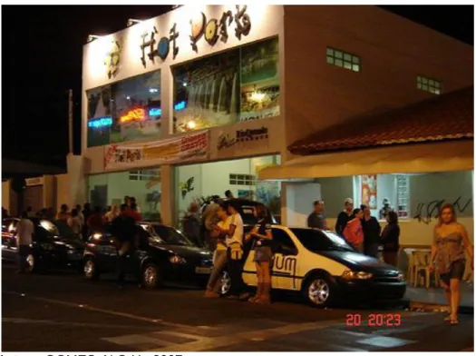 Figura 6: Mesas de bares invadindo calçadas e ruas, em Caldas Novas 