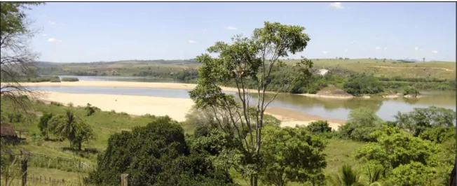 Figura 12 - Trecho do rio Doce à jusante de Colatina com o destaque para a formação de enormes  bancos de areia