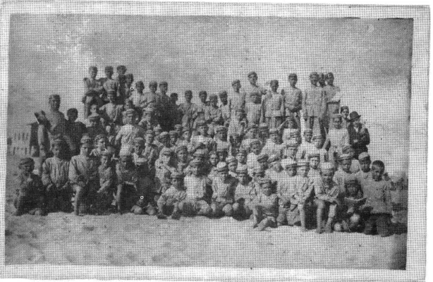 Fig. 13: Jovens das Oficinas do São José na primeira colónia de férias (História Breve das Oficinas de S