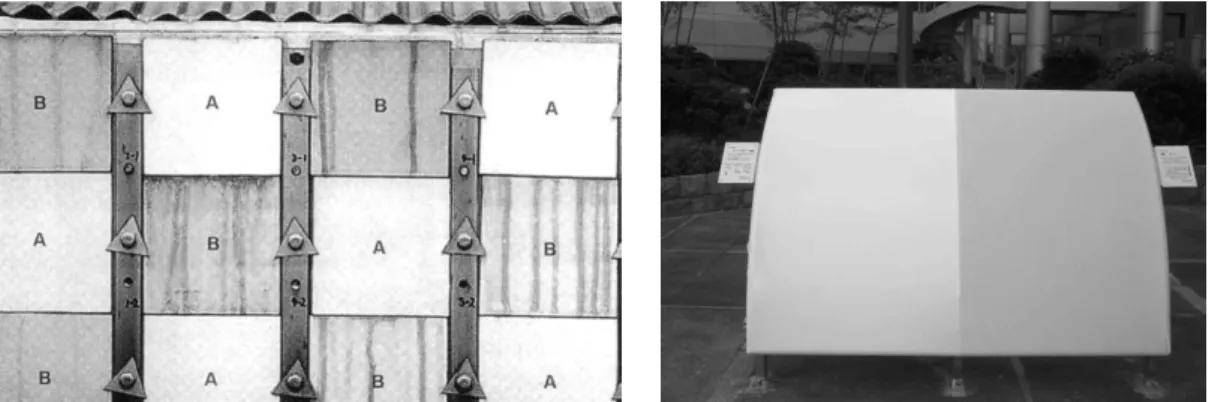 Figura 1.2: (À esquerda) Fotografia de construção onde alternam ladrilhos auto limpantes (A) e ladrilhos comuns  (B) [9]; (À direita) Fotografia de uma tenda cujo lado esquerdo foi revestido com uma camada auto limpante de 