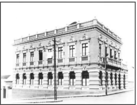 Foto 3 - Fachada do prédio em que funcionou a Escola Normal de Ponta Grossa a partir de 1939, na rua Augusto Ribas esquina com a rua Prof