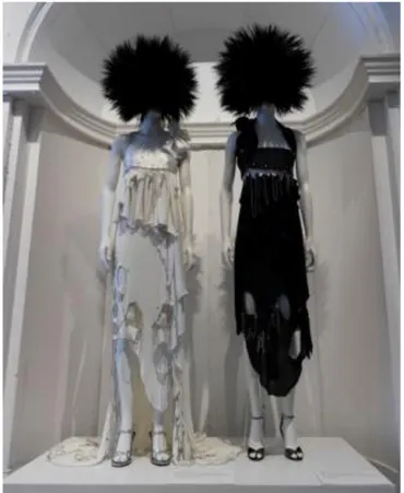Figura 2.3 -  Punk: Chaos to Couture , Zandra Rhodes (1977). Fonte:  The Metropolitan Museum of Art (web, 2013) 