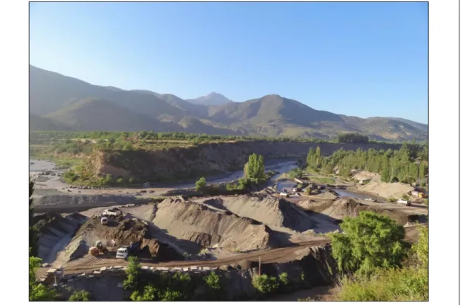 Figura 4.4. Terraza del río Maipo y zona de extracción de áridos, sector Las Vizcachas