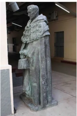 Figura 3: Estátua de Salazar que, no período colonial no centro de Maputo,  tendo sido deslocalizada para o edifício da Biblioteca Nacional de Moçambique, 