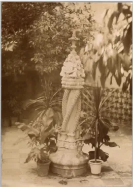 Figura 8: Paço Real de Sintra, pedra torsa. Maria Pia, 1892. Prova positiva em gelatina sal e prata, em suporte de  papel, 18,1x12,9 cm