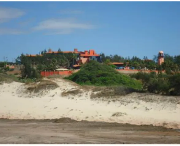 Figura 10: Empreendimento turístico “Porto da Aldeia”, observar para a sua construção no topo de uma duna semi fixa
