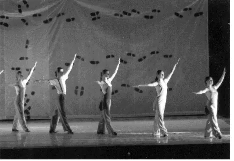 Figura 08: Coreografia “Desenhos e Rascunhos para uma Dança”, de Tatiana da Rosa (POA), 2002