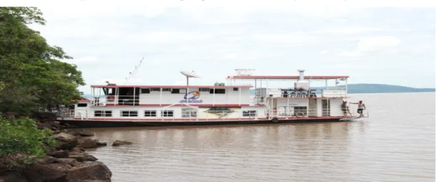 Figura 03: Barco da expedição ancorado na região de Lagoa Gaíva. 