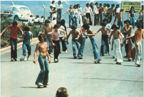 Figura 2: Jovens praticando o “surfe de asfalto” no bairro do  Morumbi em São Paulo.
