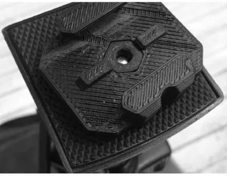 FIGURA 1 - Exemplo de acabamento superficial de peça produzida por impressão 3D FDM. Fonte: 