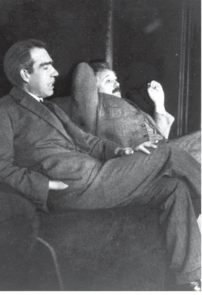 Figura 3. Niels Bohr e Albert Einstein, fotografa- fotografa-dos pelo físico austríaco Paul Ehrenfest por volta de 1927