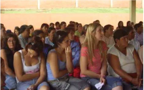 Figura 7 – Comunidade durante a reunião no inicio do ano letivo de 2007    Fonte: Arquivo da Escola Estadual Iraci Salete Strozak 