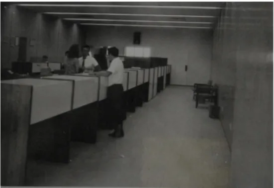 Figura 2.8: Interior da agência do Banco Nacional em Teresina, Piauí, no ano de 1964.  