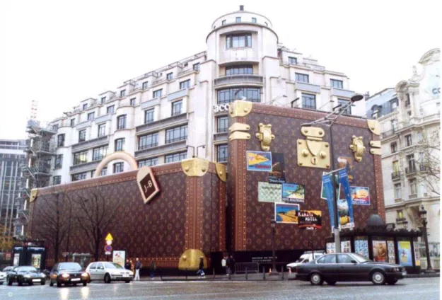 Figura 6  –  Louis Vuitton - Paris / Champs-Élysées. Comemoração dos 150 anos da marca (2004)