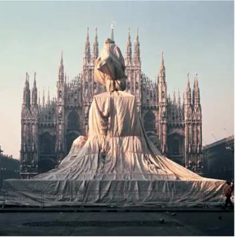 Figura  8:  Christo  and  Jeanne‐Claude,  Wrapped  Monument  to  Vitorio  Emanuele  II,  Piaza  del  Duomo,  Milão,  1970.