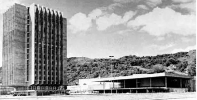 Figura 14: Foto do edifício da Assembleia de Santa Catarina (1967). Fonte: Apresentação para o  doutoramento de Francisco Petracco (2004) 