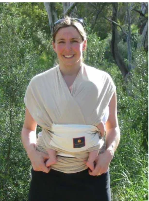 Figure 4: An infant in a carrying device that fulfills the three key requirements of a good  carrier: correct leg position and sufficient support of the child’s back and head
