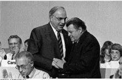 Figure 20  – Kohl and Strauß on the CDU party congress in13 June 1988 SourceŚ ʻ Bundesarchiv B