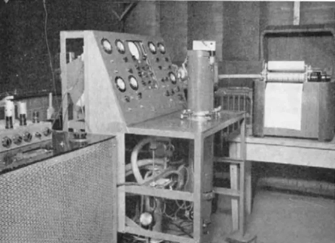 Figura 3.3: primeiro microscópio electrónico de varrimento construído pelos  Laboratórios RCA em Nova Jersey em 1942