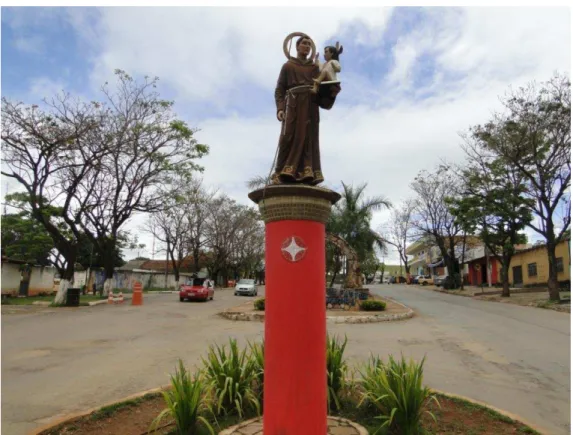 Figura 9  –  Avenida principal de entrada de Santo Antônio do Descoberto 