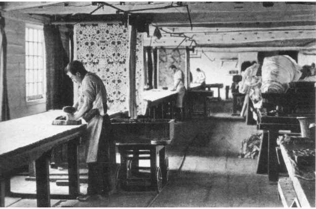Figura 1. Oficina da Firma Morris &amp; Co. em Merton Abbey, Londres: a produção  manual de estampados