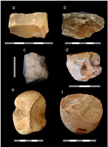 Fig. 5. Artefactos líticos de provável cronologia holocénica. A: Lasca em sílex. B: Núcleo sobre cristal de quartzo fuma- fuma-do