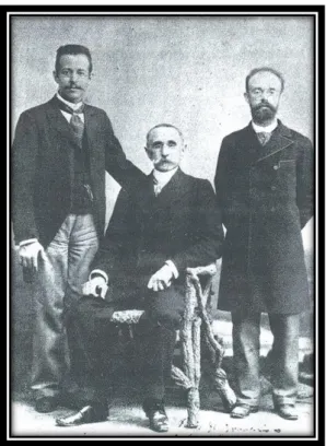 Fig. 8 - Viana da Mota, Artur Napoleão (sentado) e Bernardo Valentim  Moreira de Sá, Rio de Janeiro, 1896 