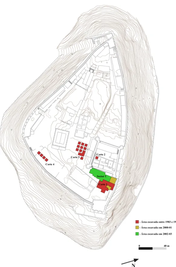 Figura  4  –  Planta  topográfica  do  Castelo  de  Castro  Marim,  com  indicação  das  áreas  escavadas  (adaptado de Arruda et al., 2006)