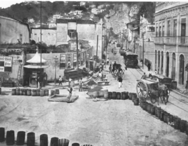 Figura 9. Rua Pedro Américo, com pedreira ao fundo em  1906. Foto de Augusto Malta extraída de Ermakoff  (2009)